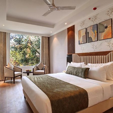 Iva Premium Delhi Airport With Airport Drop Hotel Ню Делхи Екстериор снимка
