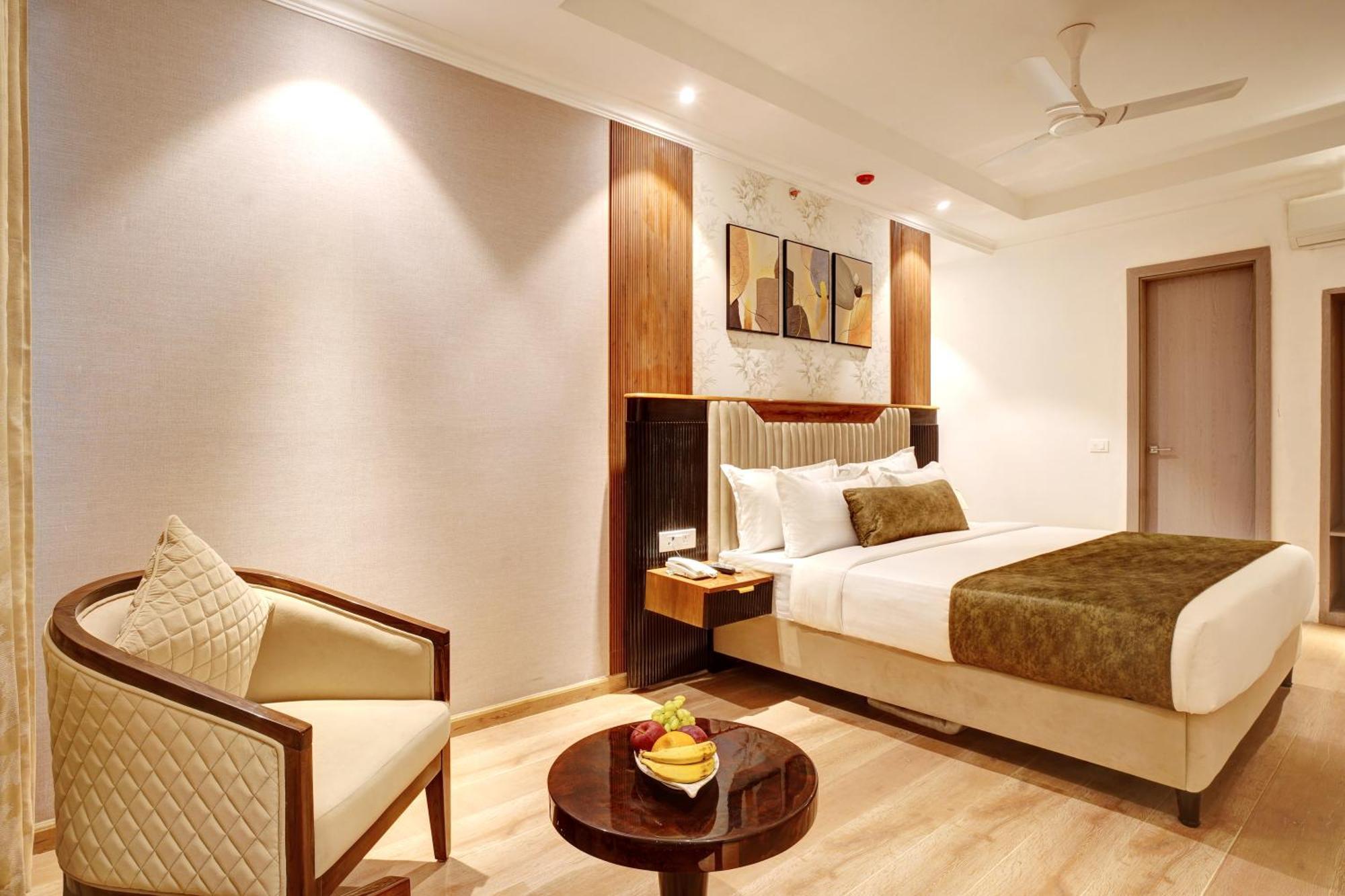Iva Premium Delhi Airport With Airport Drop Hotel Ню Делхи Екстериор снимка