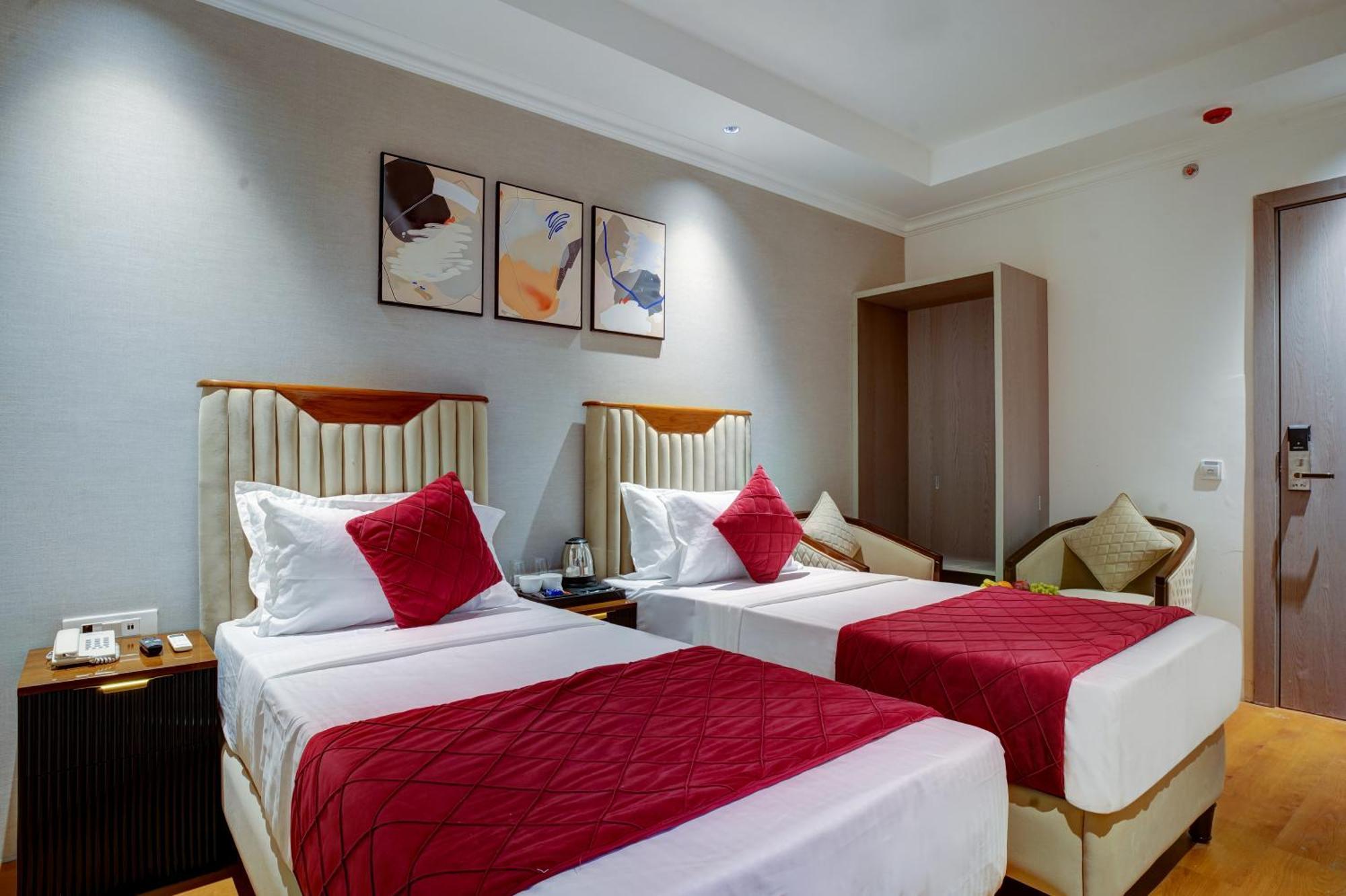 Iva Premium Delhi Airport With Airport Drop Hotel Ню Делхи Екстериор снимка