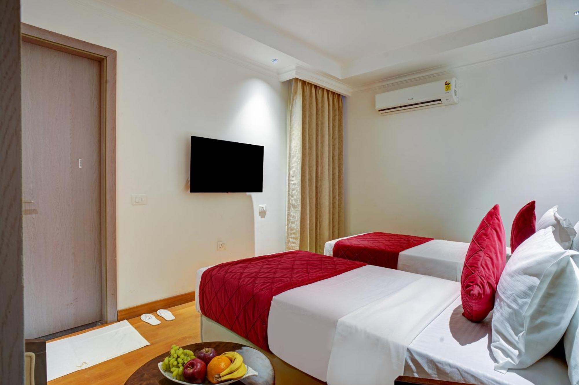 Iva Premium Delhi Airport With Airport Drop Hotel Ню Делхи Екстериор снимка