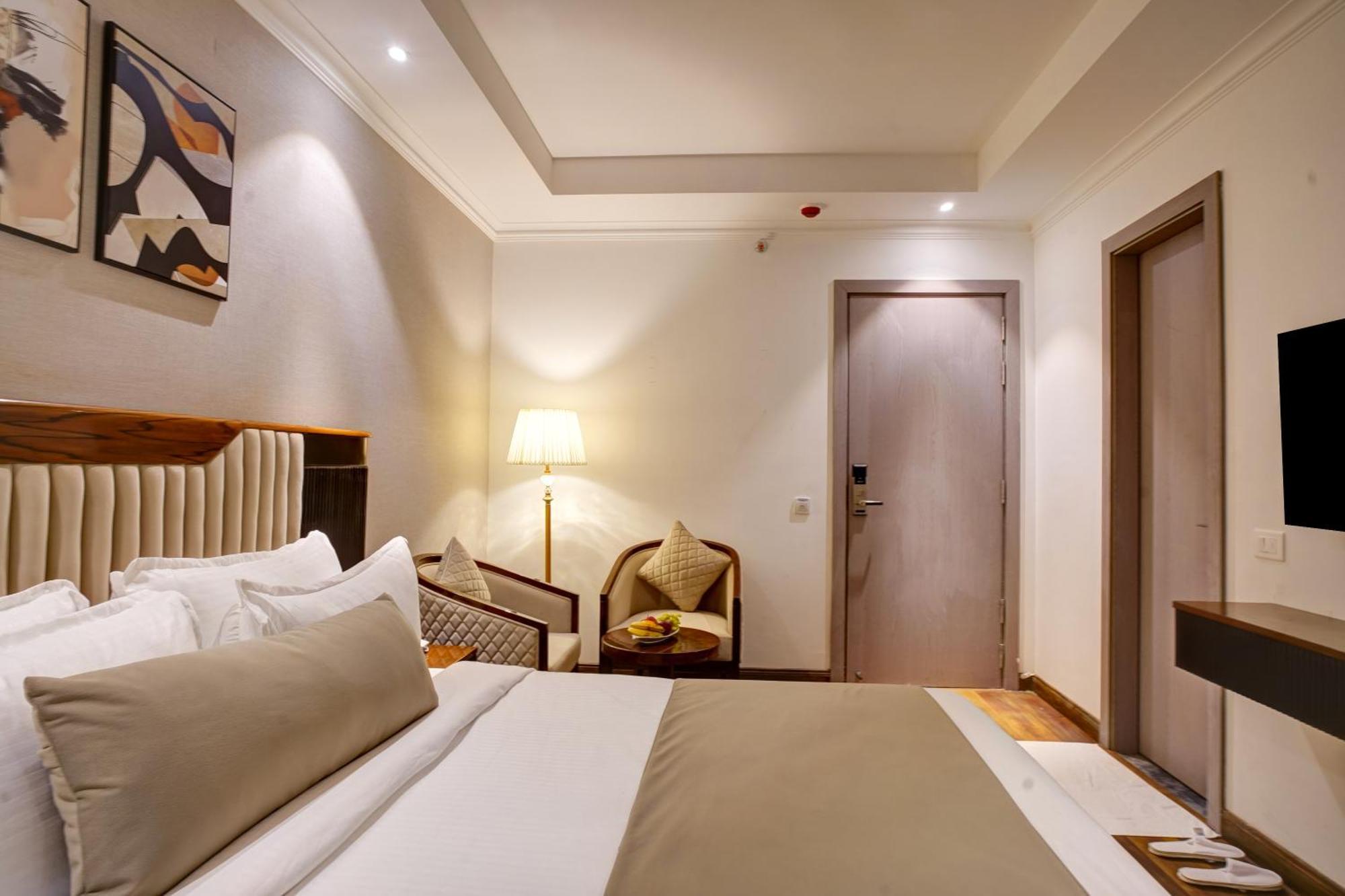 Iva Premium Delhi Airport With Airport Drop Hotel Ню Делхи Екстериор снимка
