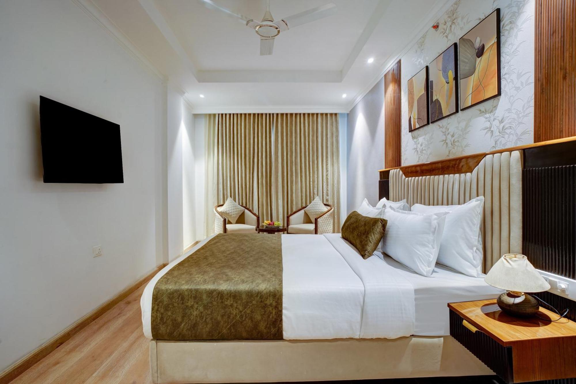 Iva Premium Delhi Airport With Airport Drop Hotel Ню Делхи Екстериор снимка