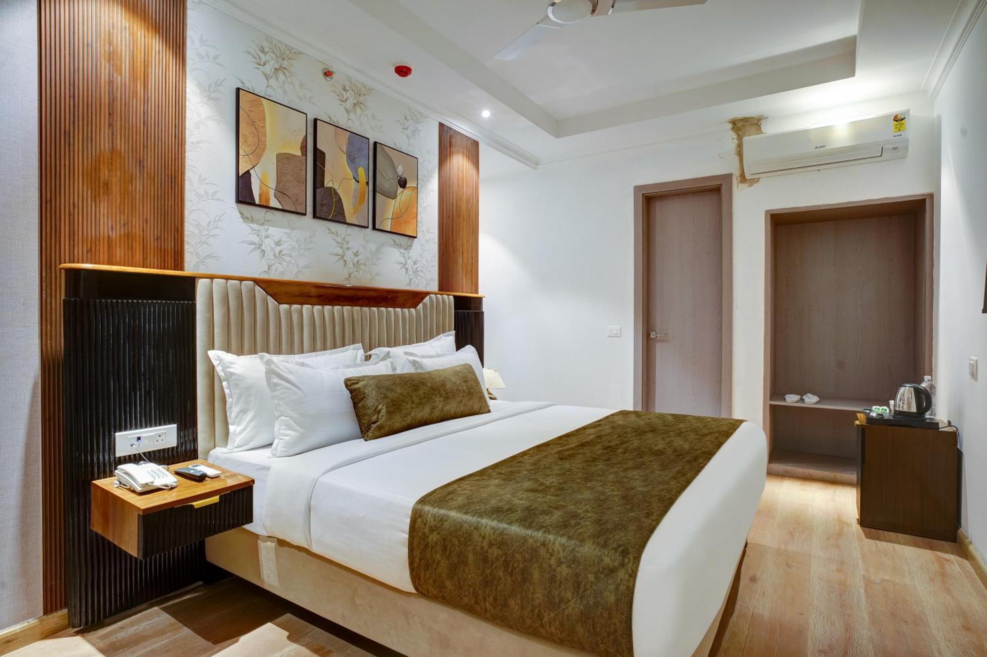 Iva Premium Delhi Airport With Airport Drop Hotel Ню Делхи Екстериор снимка