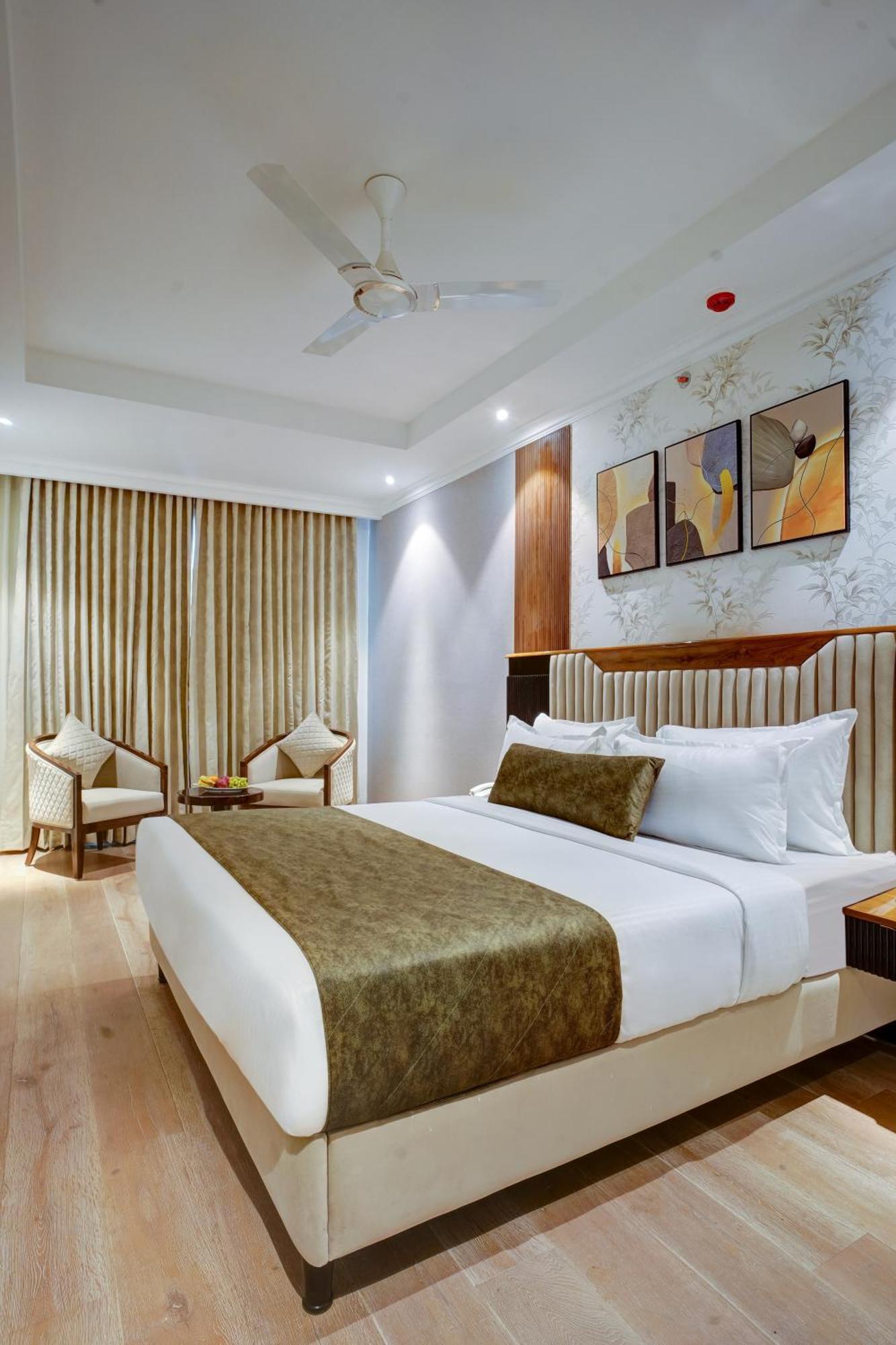 Iva Premium Delhi Airport With Airport Drop Hotel Ню Делхи Екстериор снимка