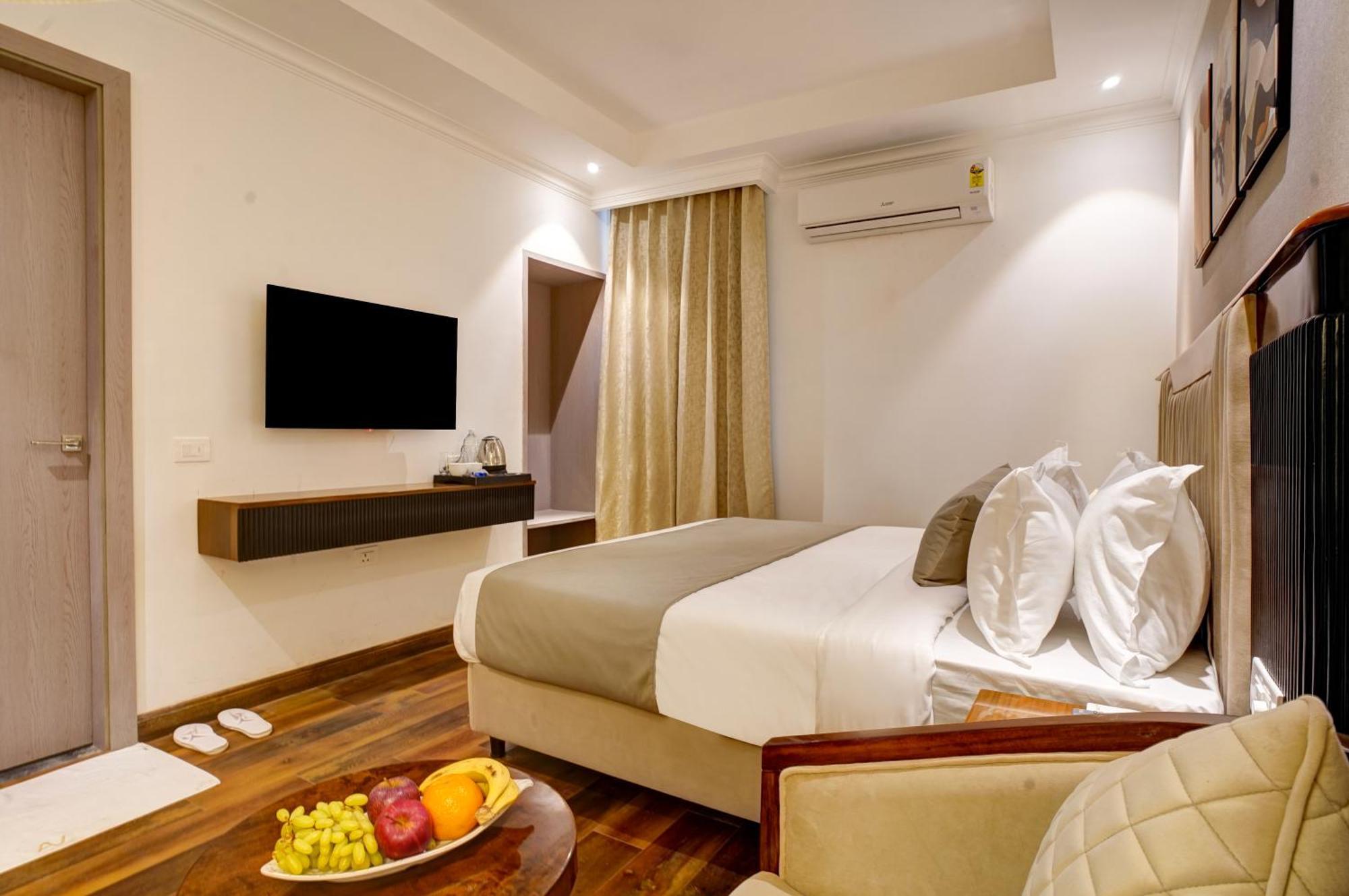 Iva Premium Delhi Airport With Airport Drop Hotel Ню Делхи Екстериор снимка
