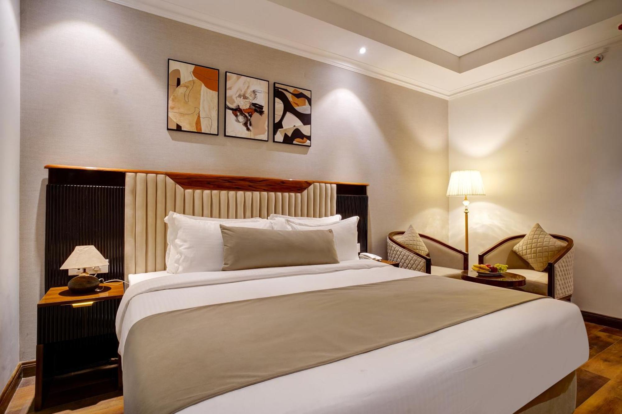 Iva Premium Delhi Airport With Airport Drop Hotel Ню Делхи Екстериор снимка